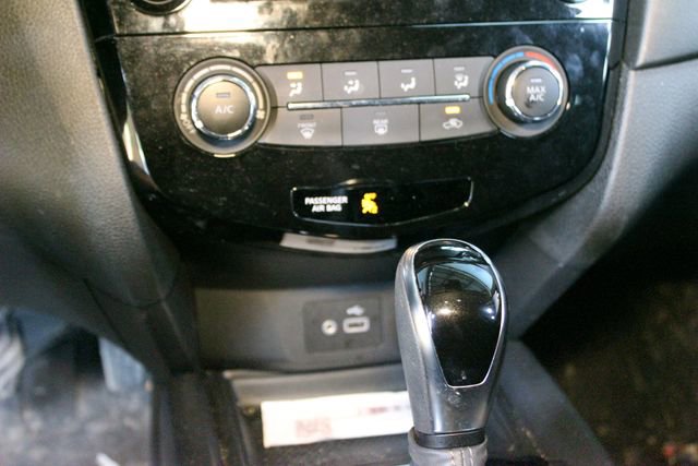 Used 2020 Nissan Rogue SV AWD/4WD image 19