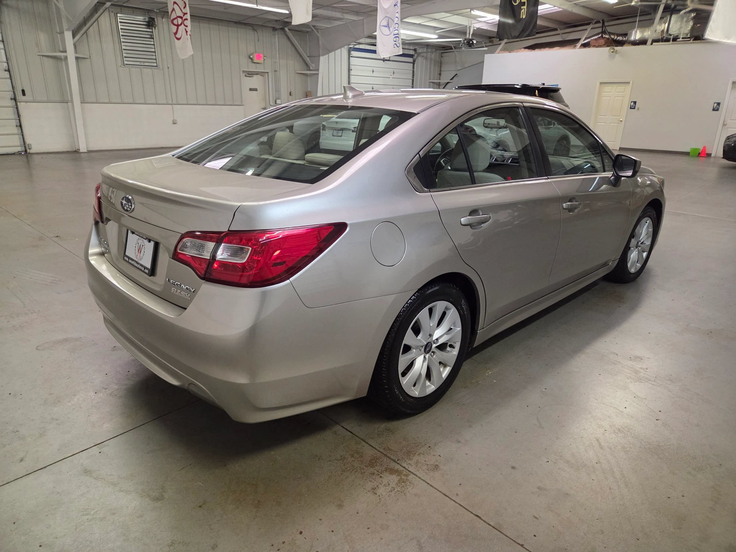 Used 2017 Subaru Legacy 2.5i Premium w/ Moonroof Package AWD/4WD image 8