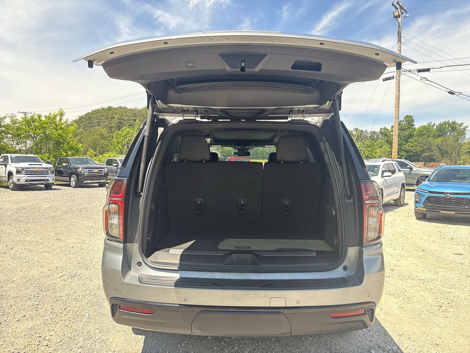 Used 2024 Chevrolet Tahoe Z71 w/ Luxury Package AWD/4WD image 24