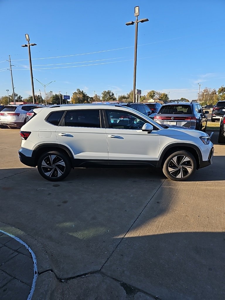 New 2026 Volkswagen Taos SE image 4