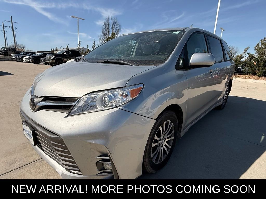 Used 2020 Toyota Sienna XLE image 1