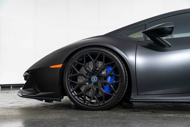 Used 2020 Lamborghini Huracan EVO image 12