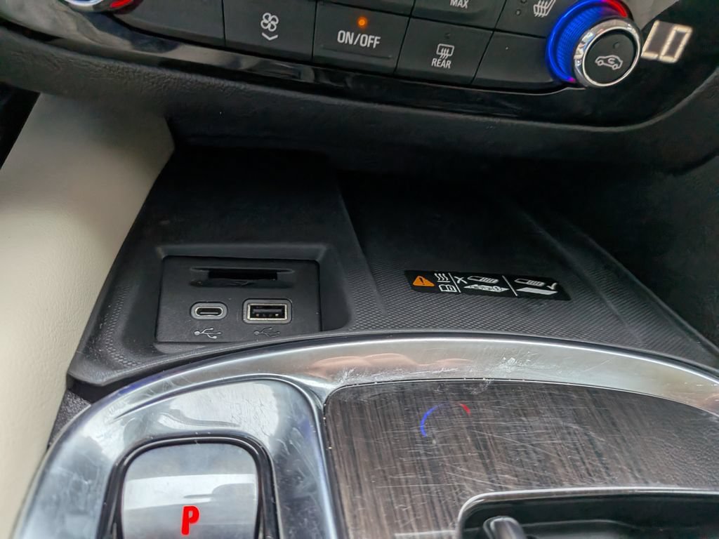 Used 2024 Buick Enclave Essence AWD/4WD image 16