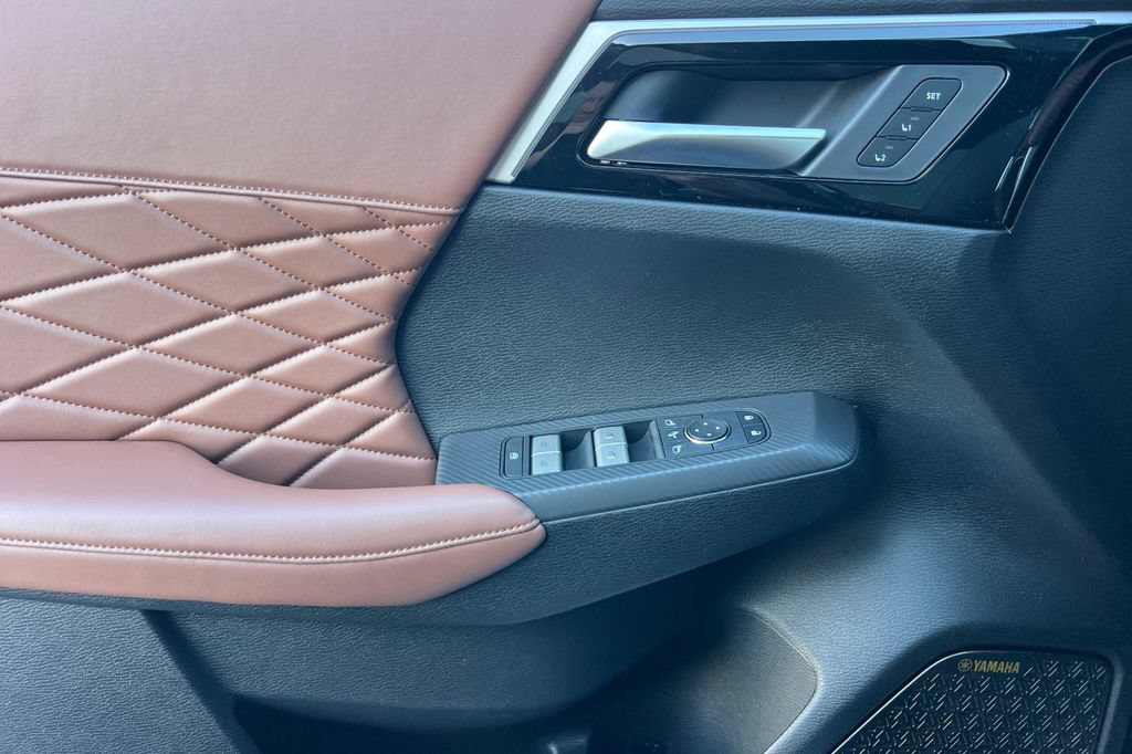 New 2026 Mitsubishi Outlander SEL FWD image 12