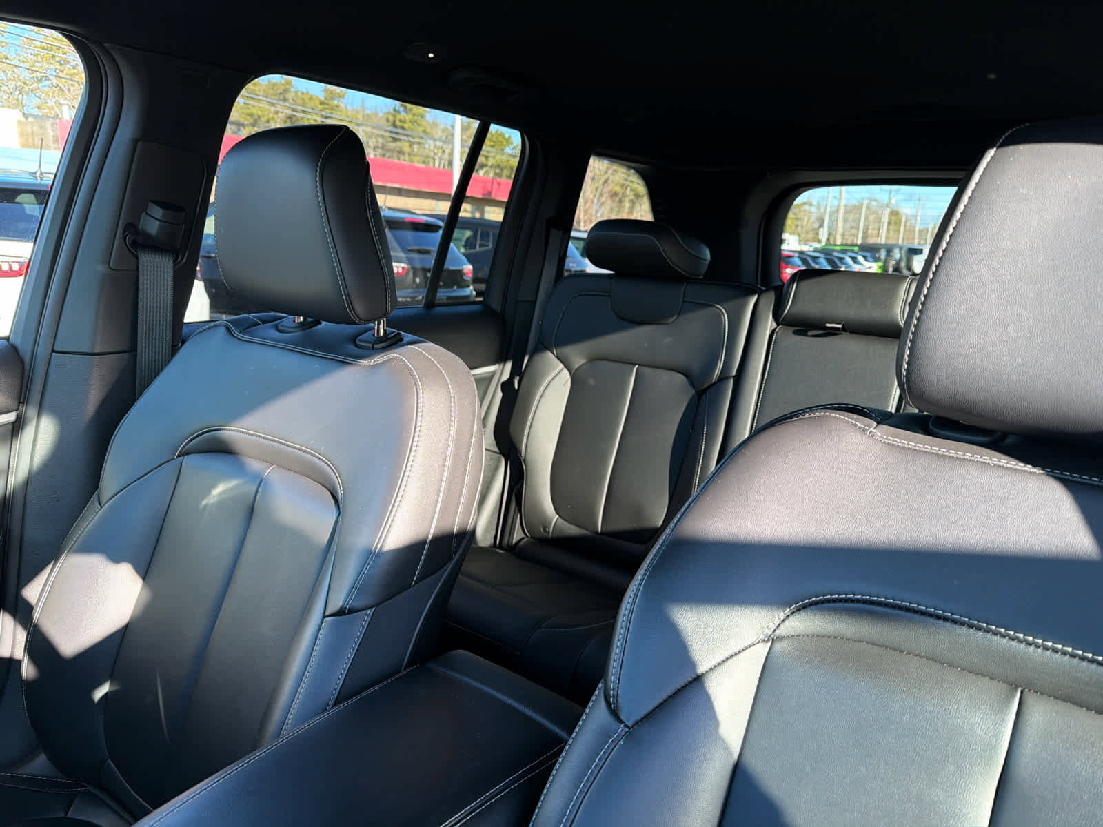 Used 2025 Jeep Grand Cherokee Limited w/ Black Appearance Package image 10