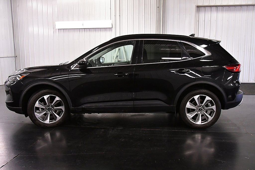 Used 2024 Ford Escape Platinum image 4