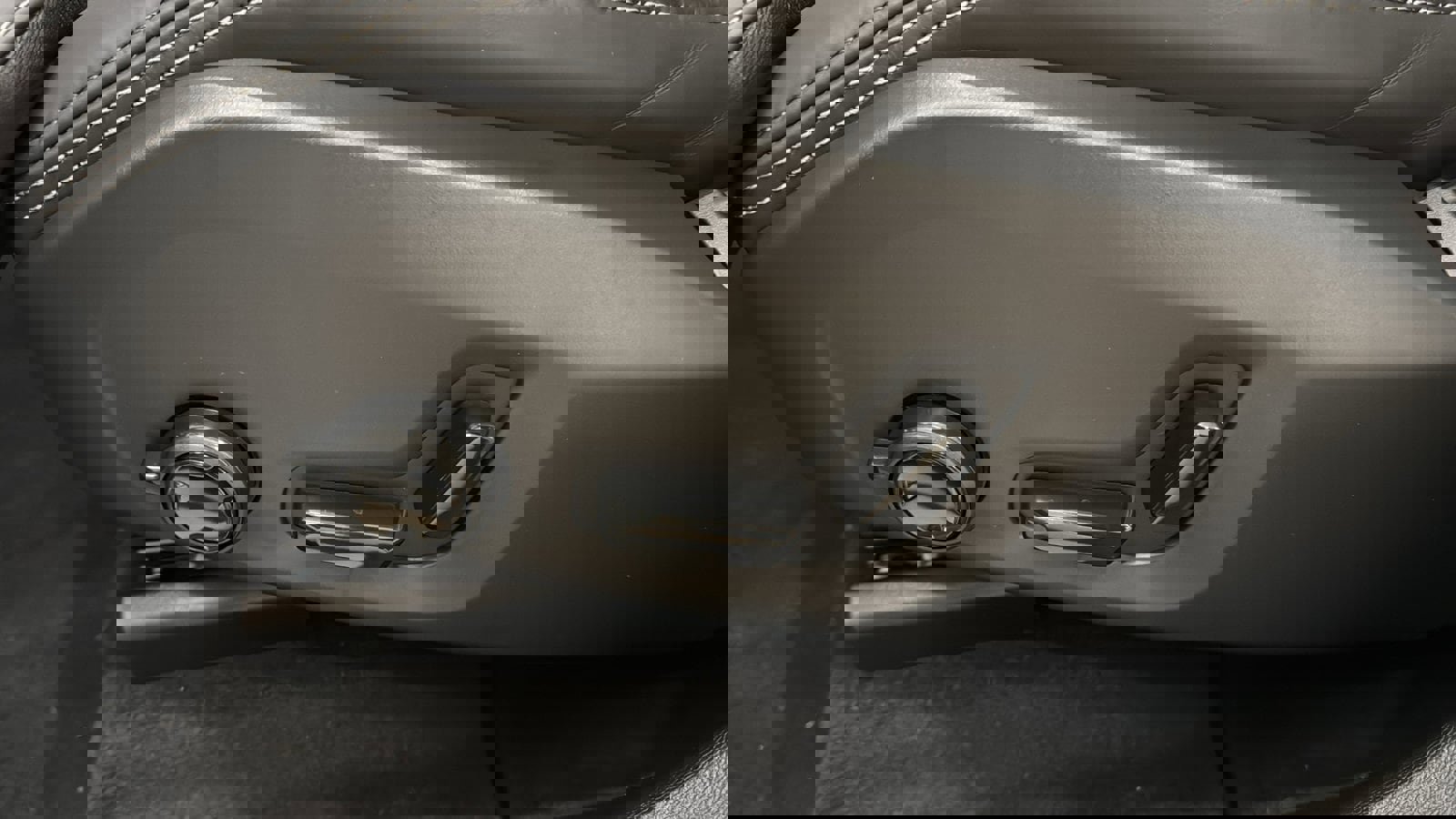 New 2026 Volvo XC60 T8 Ultra w/ Protection Package Premier image 24