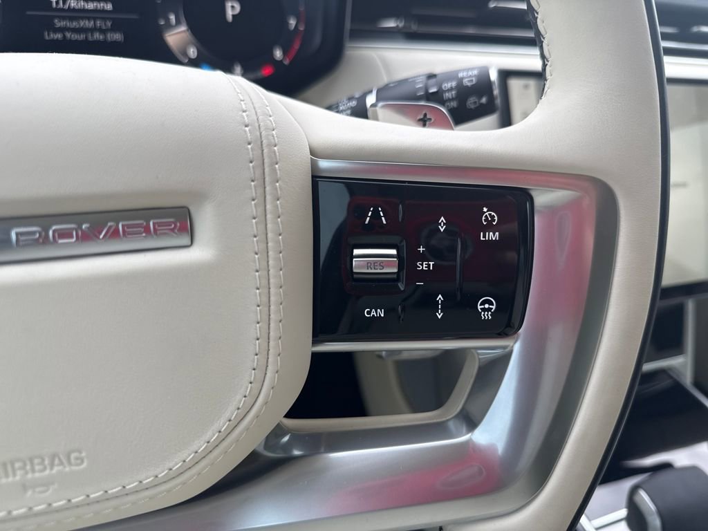Used 2025 Land Rover Range Rover SE image 23