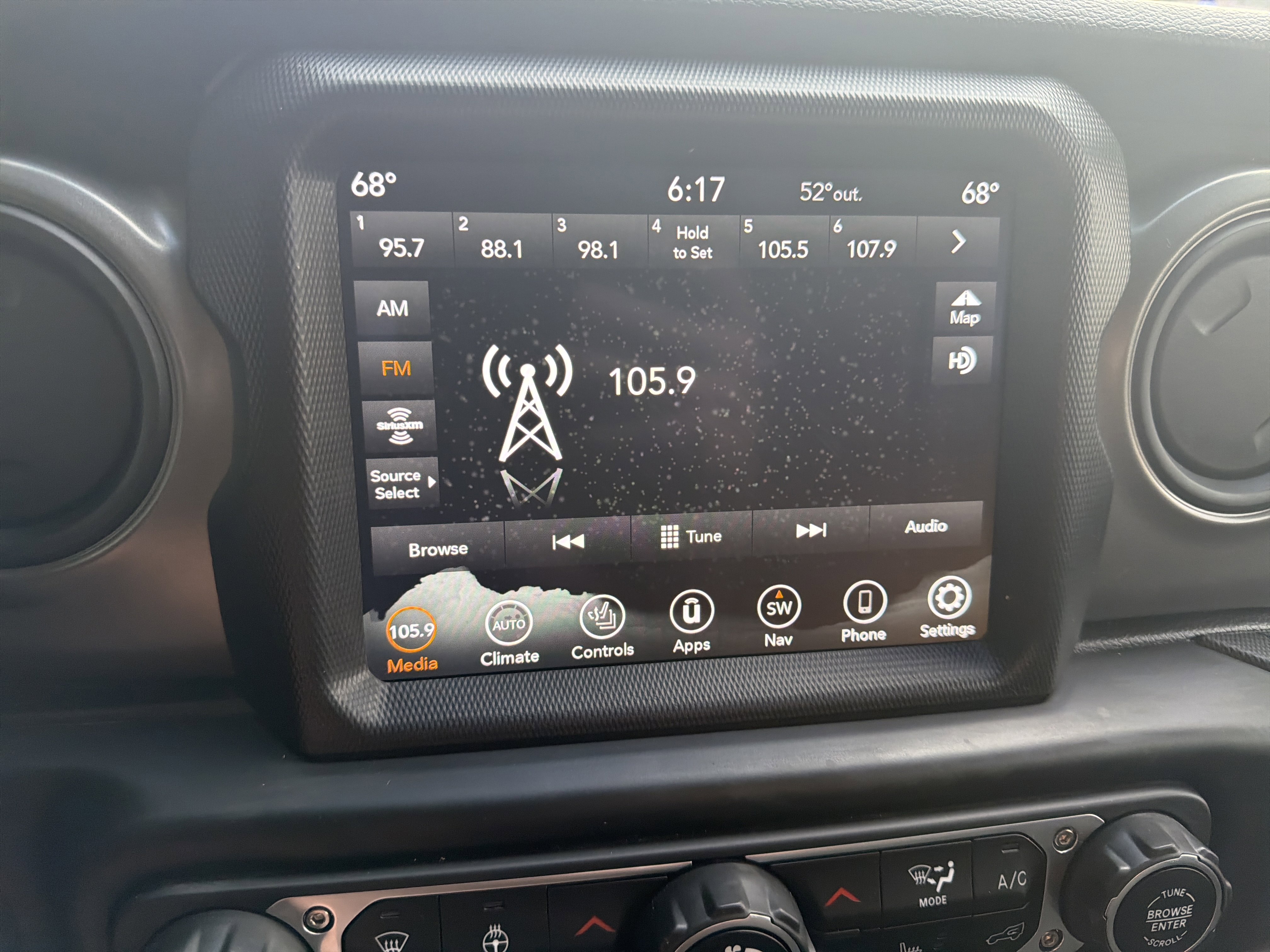 Used 2023 Jeep Gladiator Sport AWD/4WD image 25