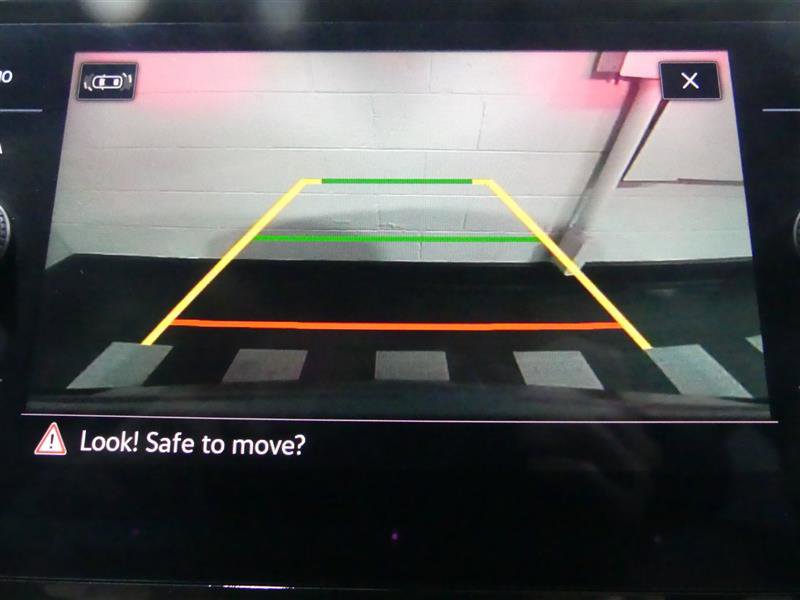 Used 2022 Volkswagen Atlas Cross Sport SE w/ Panoramic Sunroof Package image 13