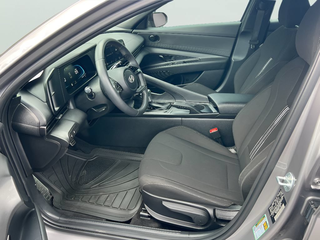 Used 2025 Hyundai Elantra Sport FWD image 14
