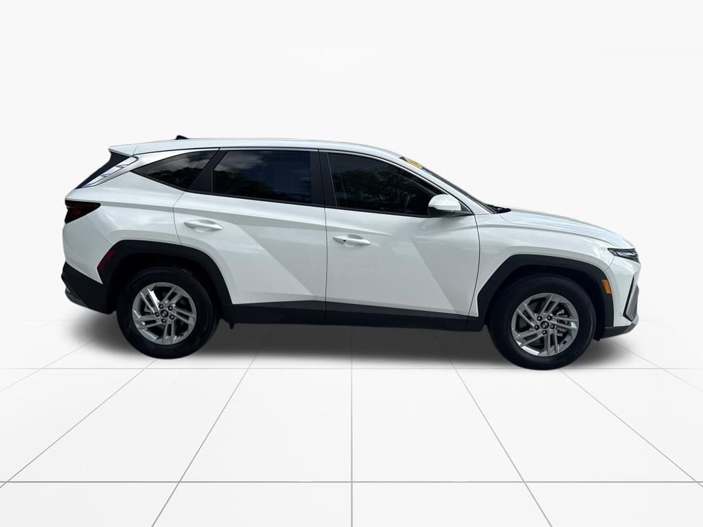 Used 2025 Hyundai Tucson SE image 10
