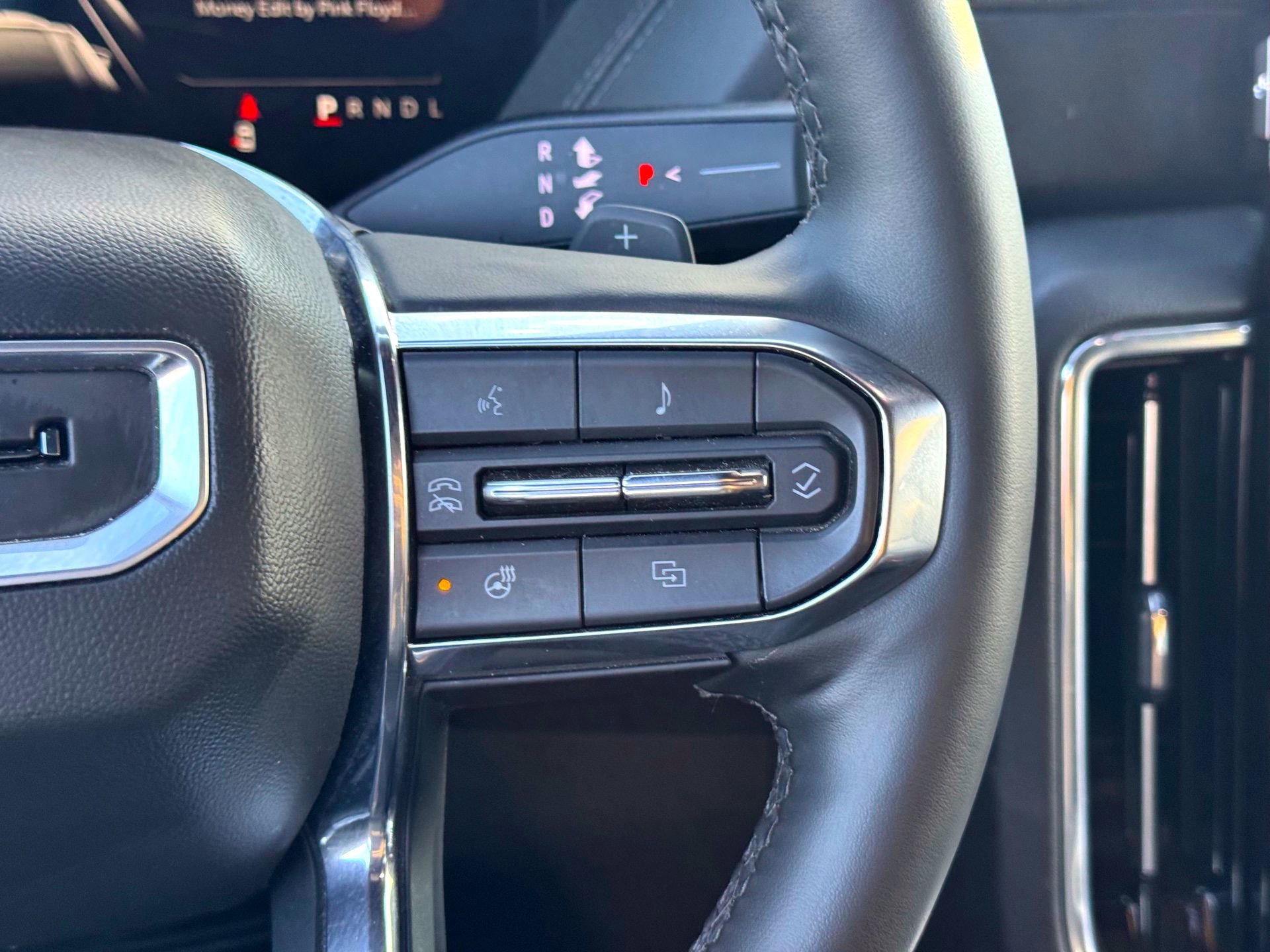 Used 2025 GMC Yukon Denali image 27