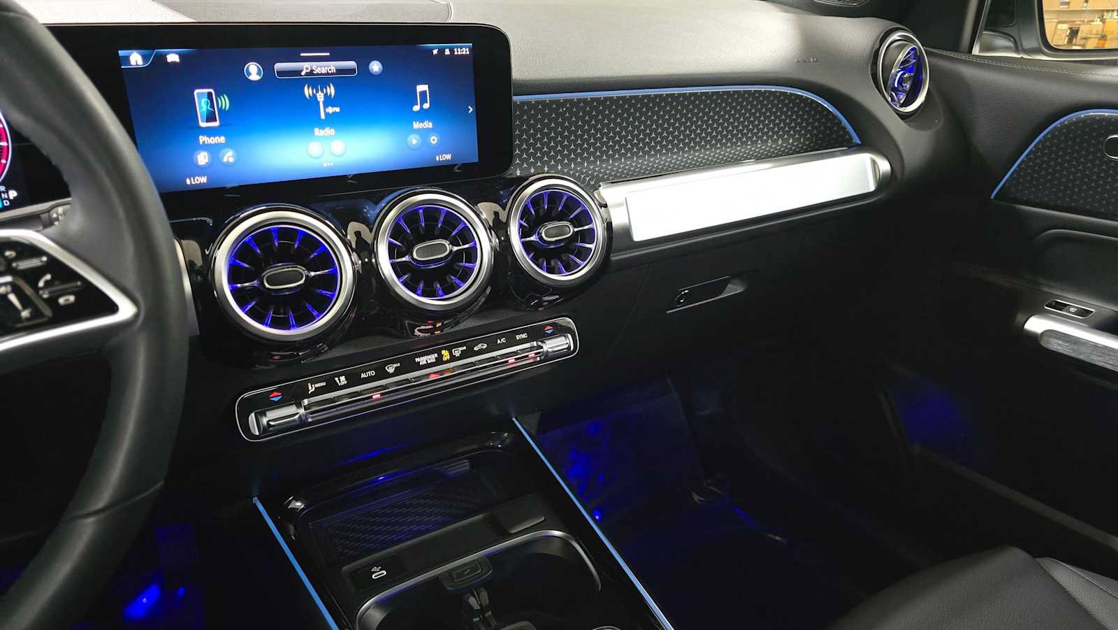 Used 2026 Mercedes-Benz GLB 250 4MATIC image 35