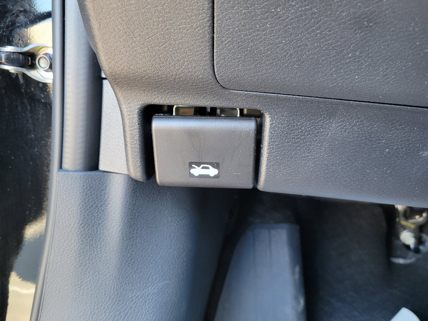 Certified 2025 Nissan Kicks SV AWD/4WD image 20
