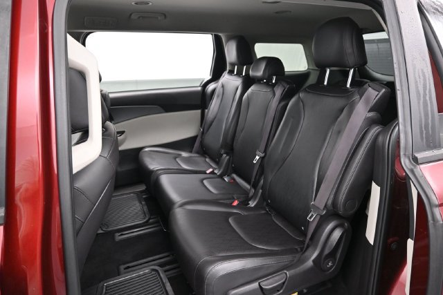 Used 2024 Kia Carnival LX FWD image 23