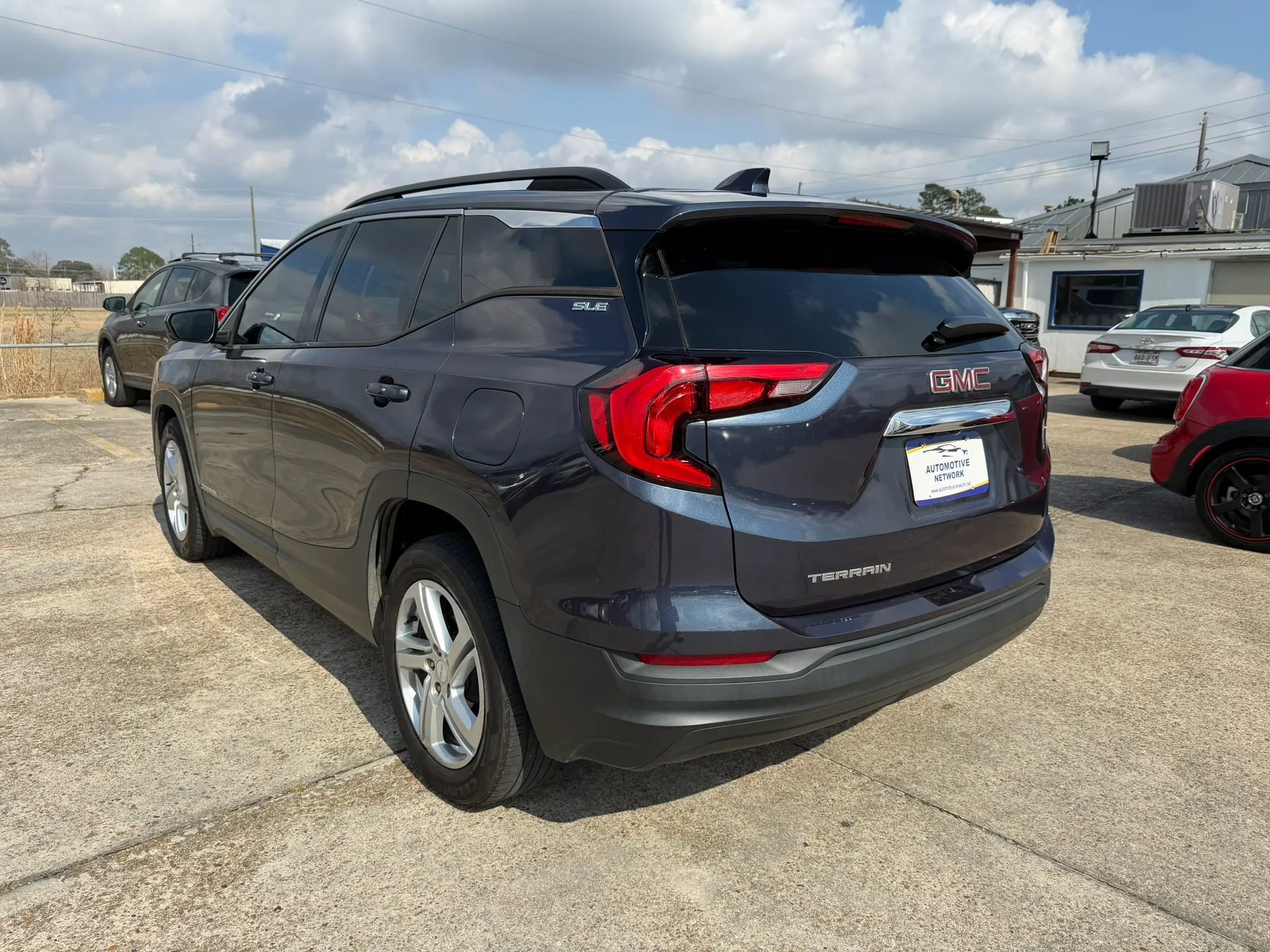 Used 2018 GMC Terrain SLE w/ Driver Convenience Package image 3