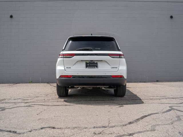 Used 2024 Jeep Grand Cherokee Limited w/ Black Appearance Package AWD/4WD image 6
