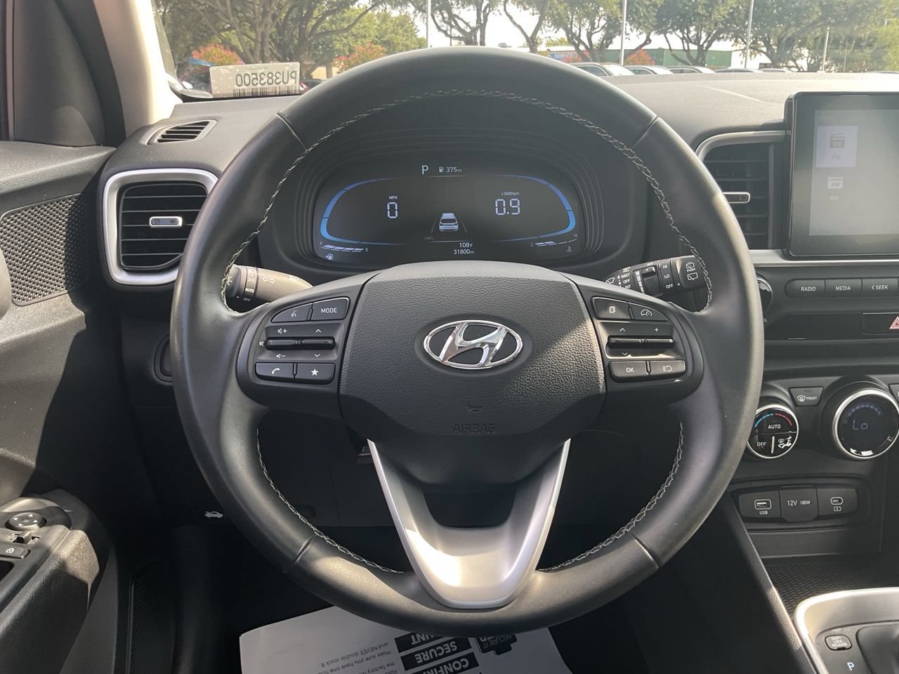Used 2025 Hyundai Venue SEL FWD image 29