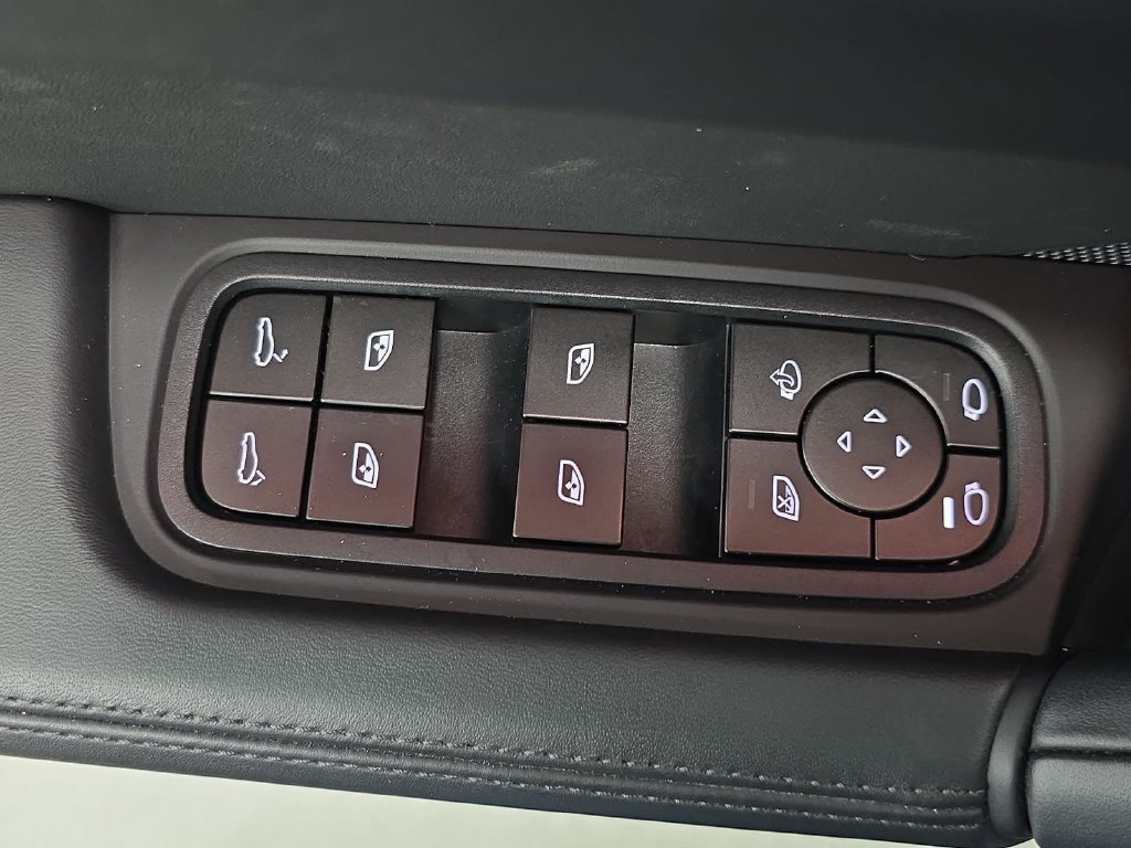 Certified 2026 Porsche Cayenne AWD/4WD image 24