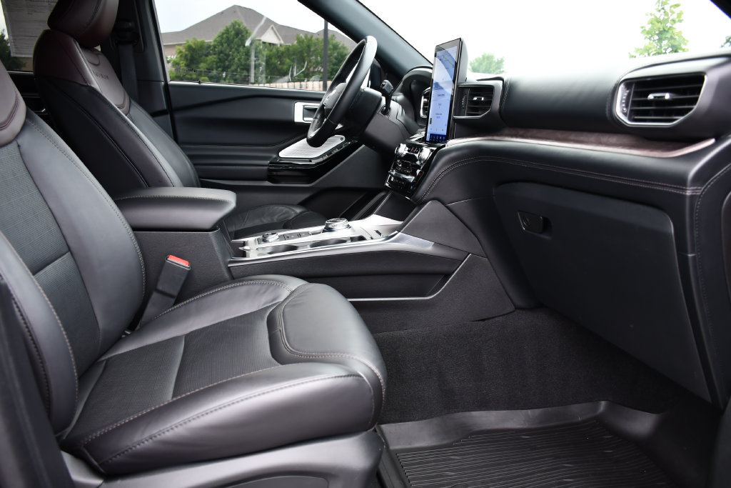 Used 2023 Ford Explorer Platinum w/ Technology Package AWD/4WD image 38