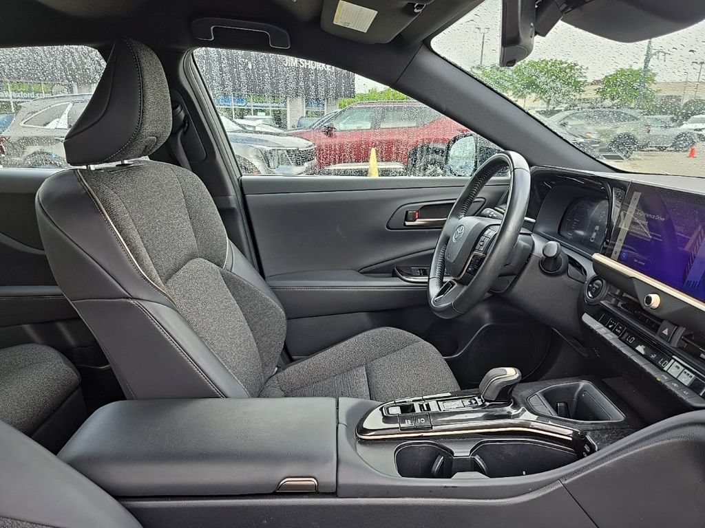 Used 2024 Toyota Crown AWD/4WD image 35