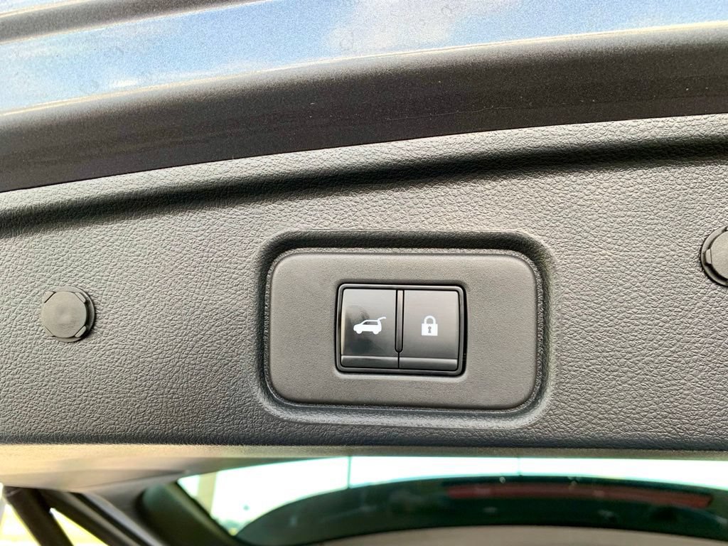 Used 2025 Nissan Pathfinder SV FWD image 22