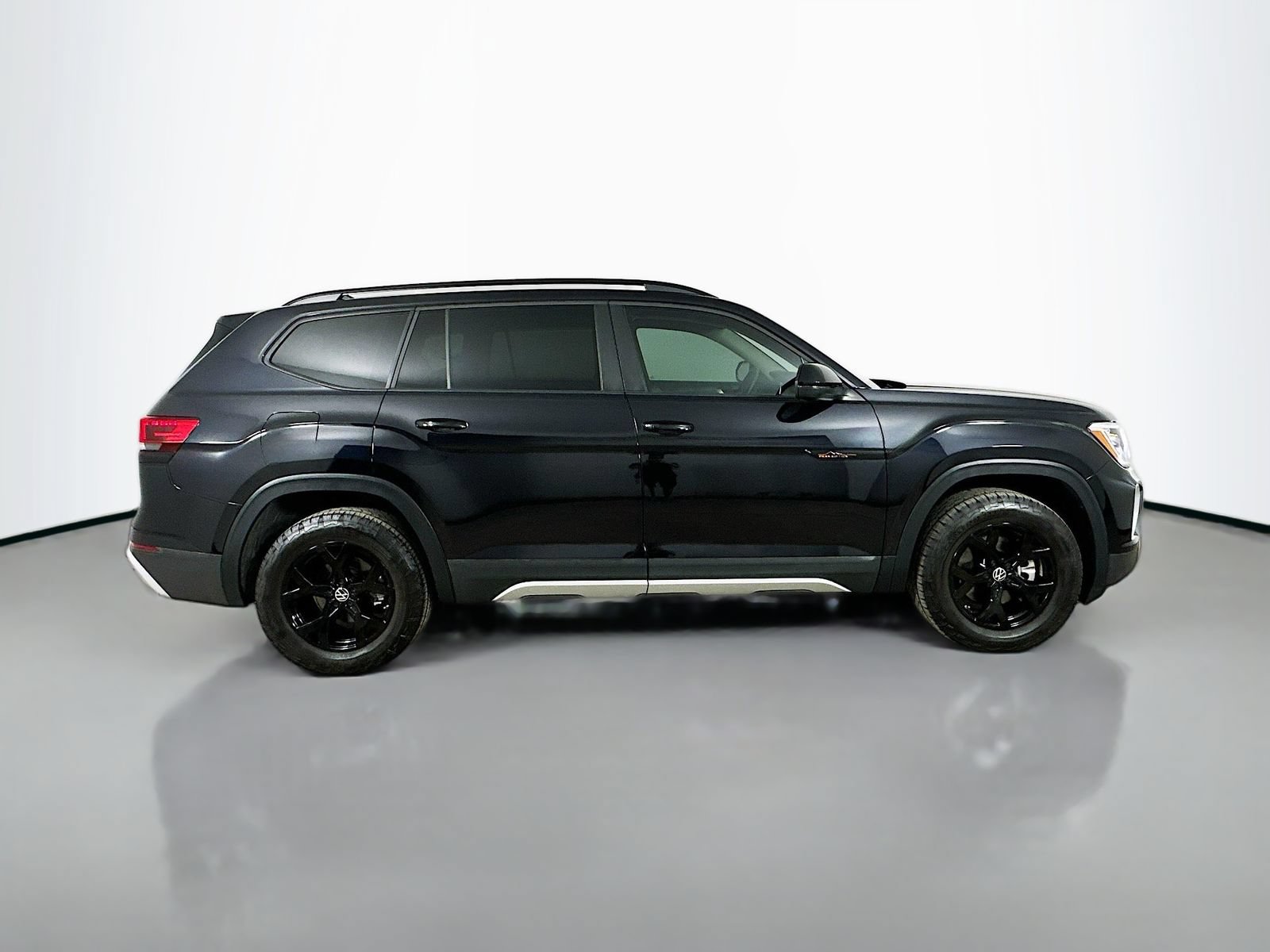 Certified 2024 Volkswagen Atlas Peak Edition SEL AWD/4WD image 4