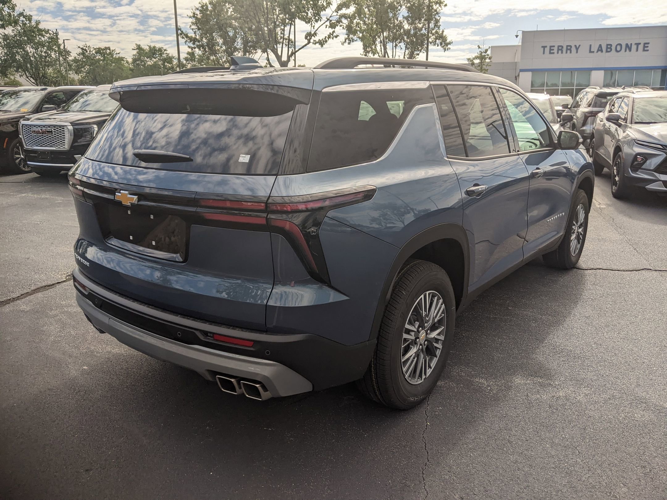 New 2026 Chevrolet Traverse LT w/ Driver Confidence Package FWD image 8