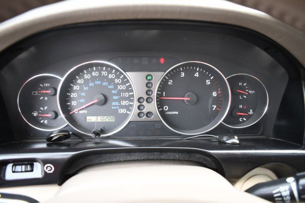 Used 2005 Toyota Land Cruiser image 32