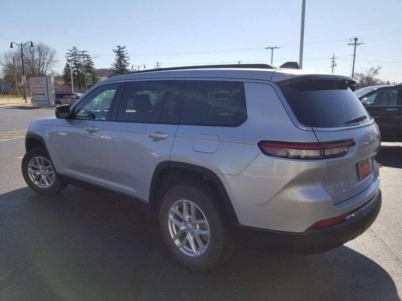 Certified 2024 Jeep Grand Cherokee L Laredo w/ Luxury Tech Group I AWD/4WD image 5