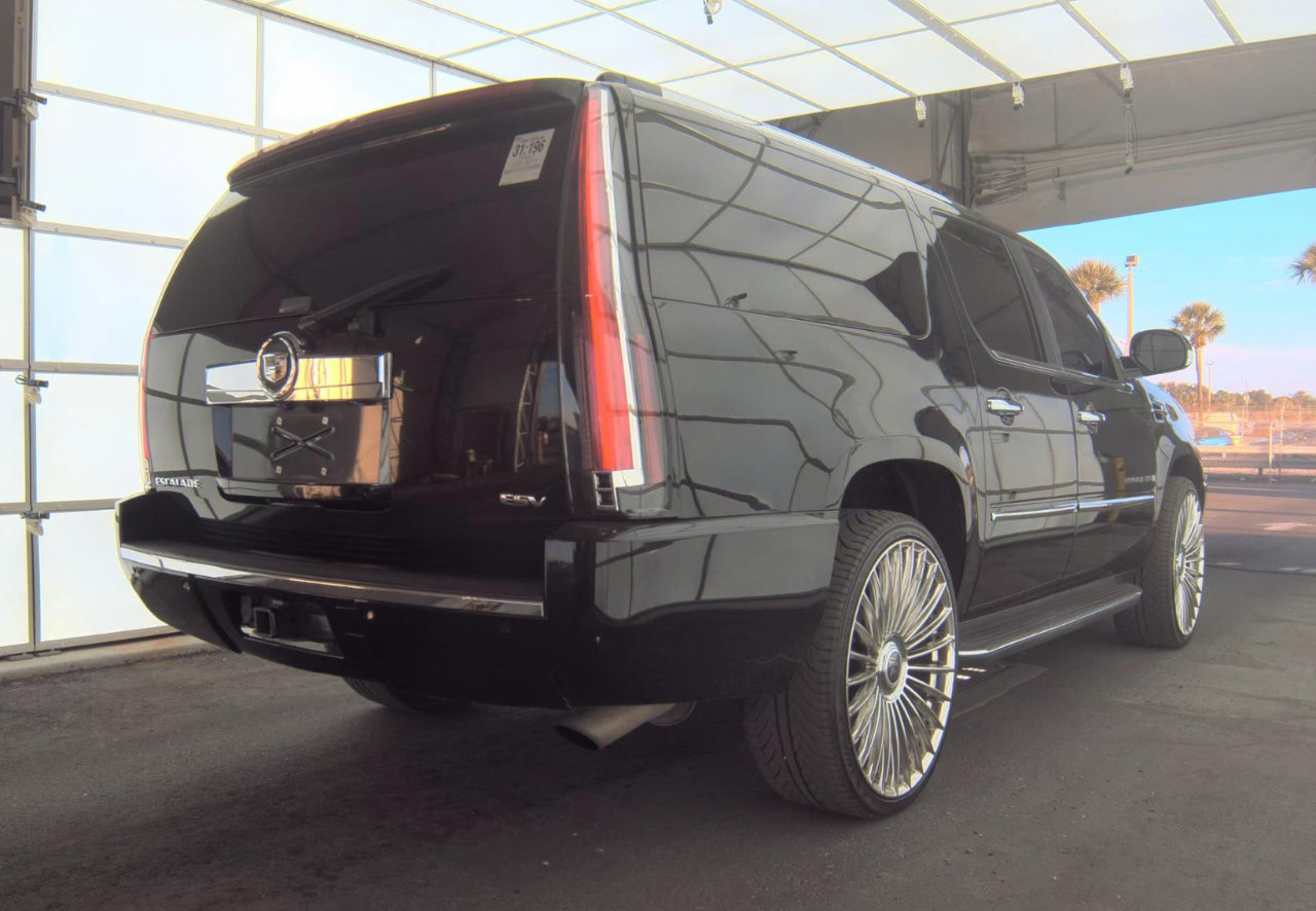 Used 2007 Cadillac Escalade ESV AWD w/ Information Package image 5