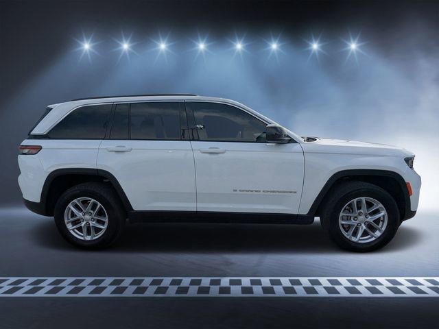 Used 2024 Jeep Grand Cherokee Laredo X w/ Trailer Tow Package AWD/4WD image 2