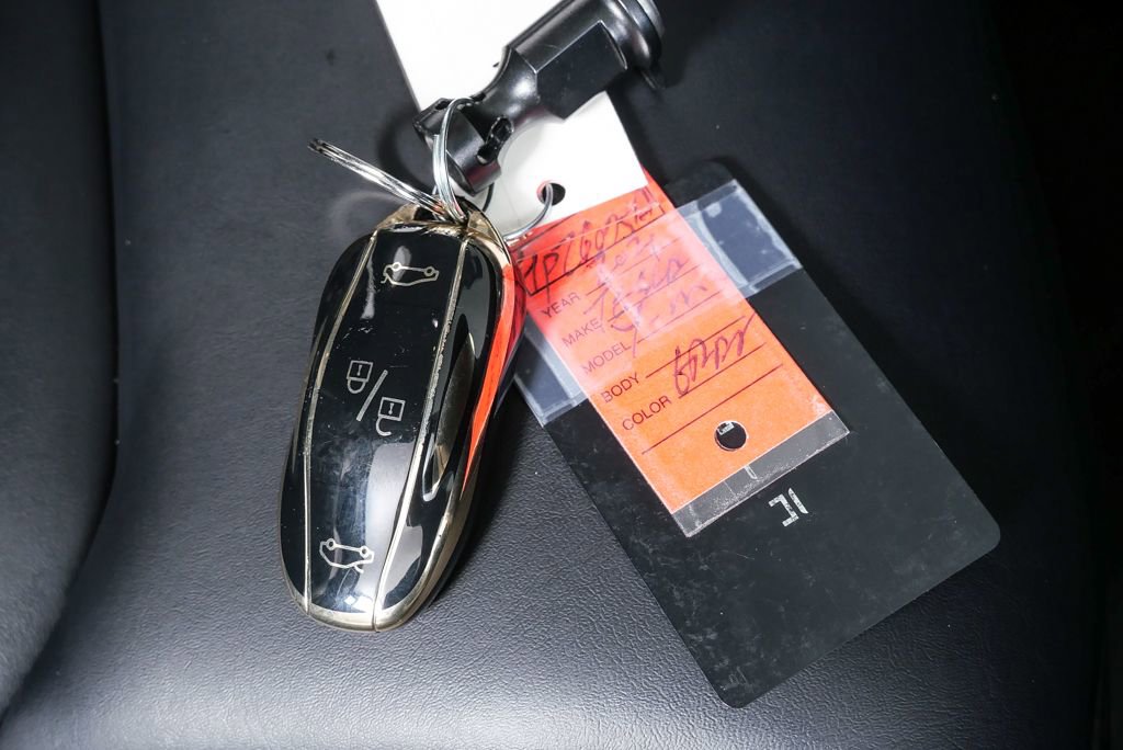 Used 2021 Tesla Model Y Performance image 36