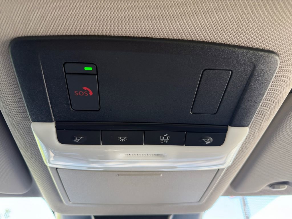 Used 2023 Nissan Rogue SV image 27