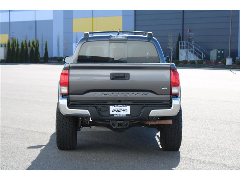 Used 2017 Toyota Tacoma TRD Off-Road w/ Tow Package image 3