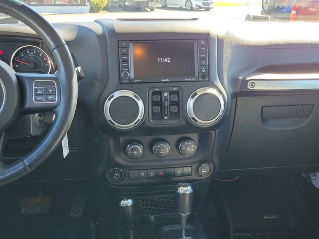 Used 2018 Jeep Wrangler Unlimited Sahara w/ Connectivity Group image 19