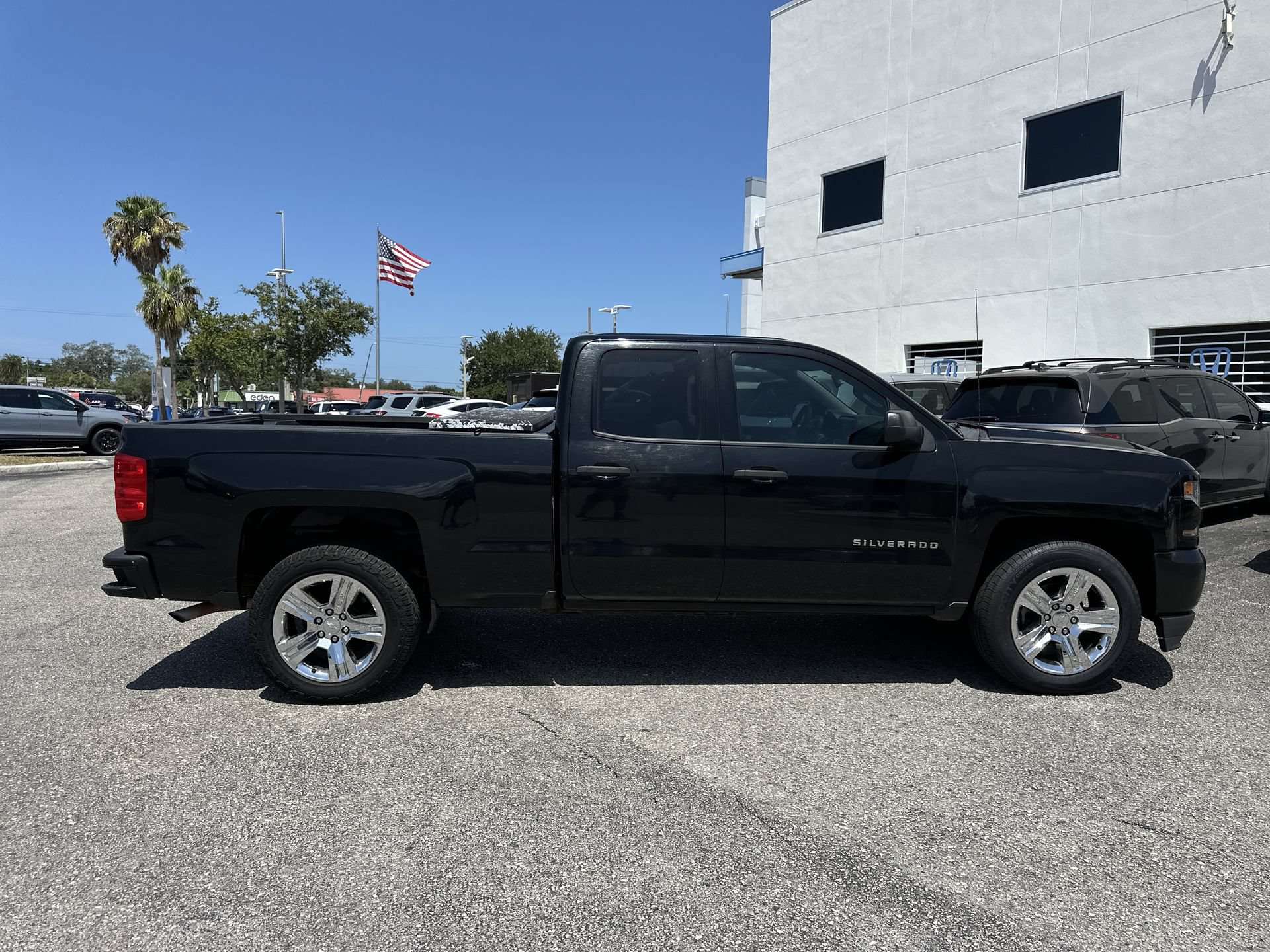 Used 2018 Chevrolet Silverado 1500 Custom w/ Custom Value Package RWD image 4
