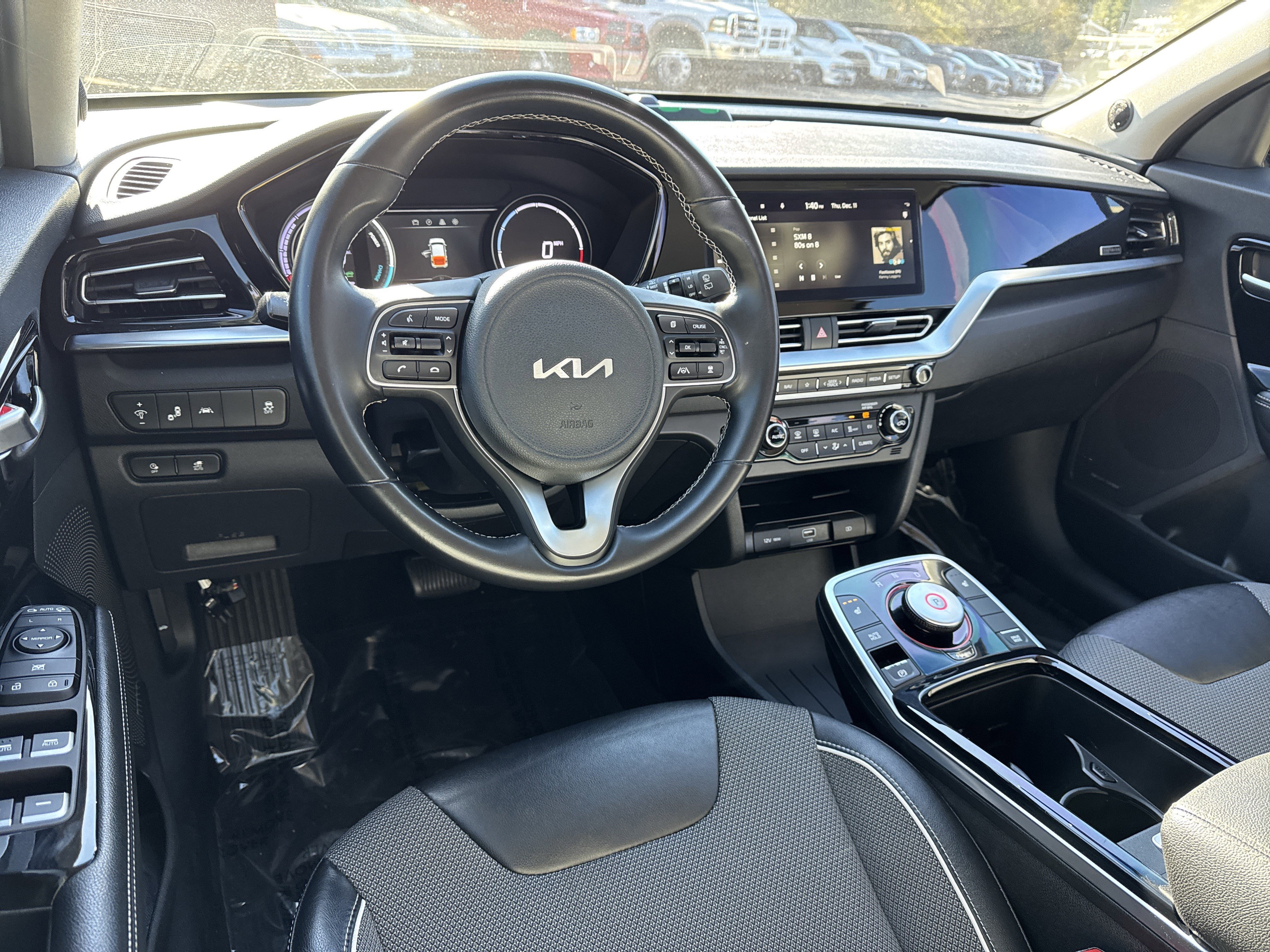 Used 2022 Kia Niro EX image 22