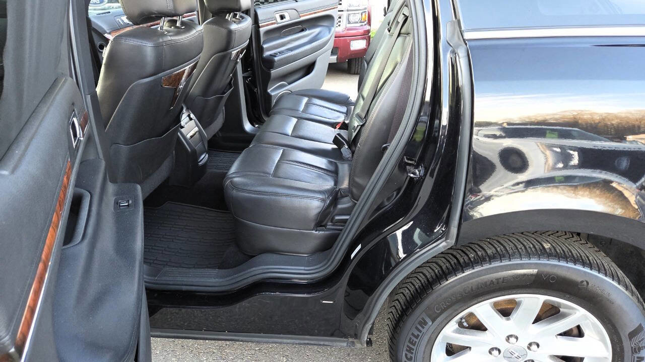 Used 2019 Lincoln MKT AWD image 29