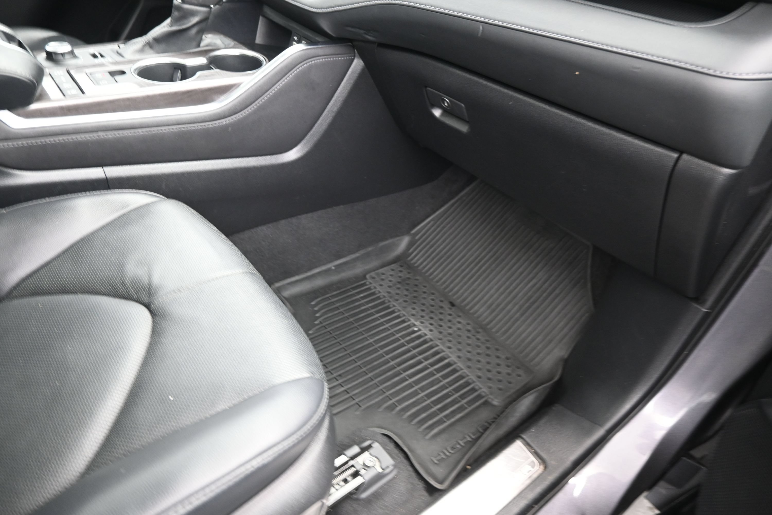 Used 2022 Toyota Highlander Platinum AWD/4WD image 19