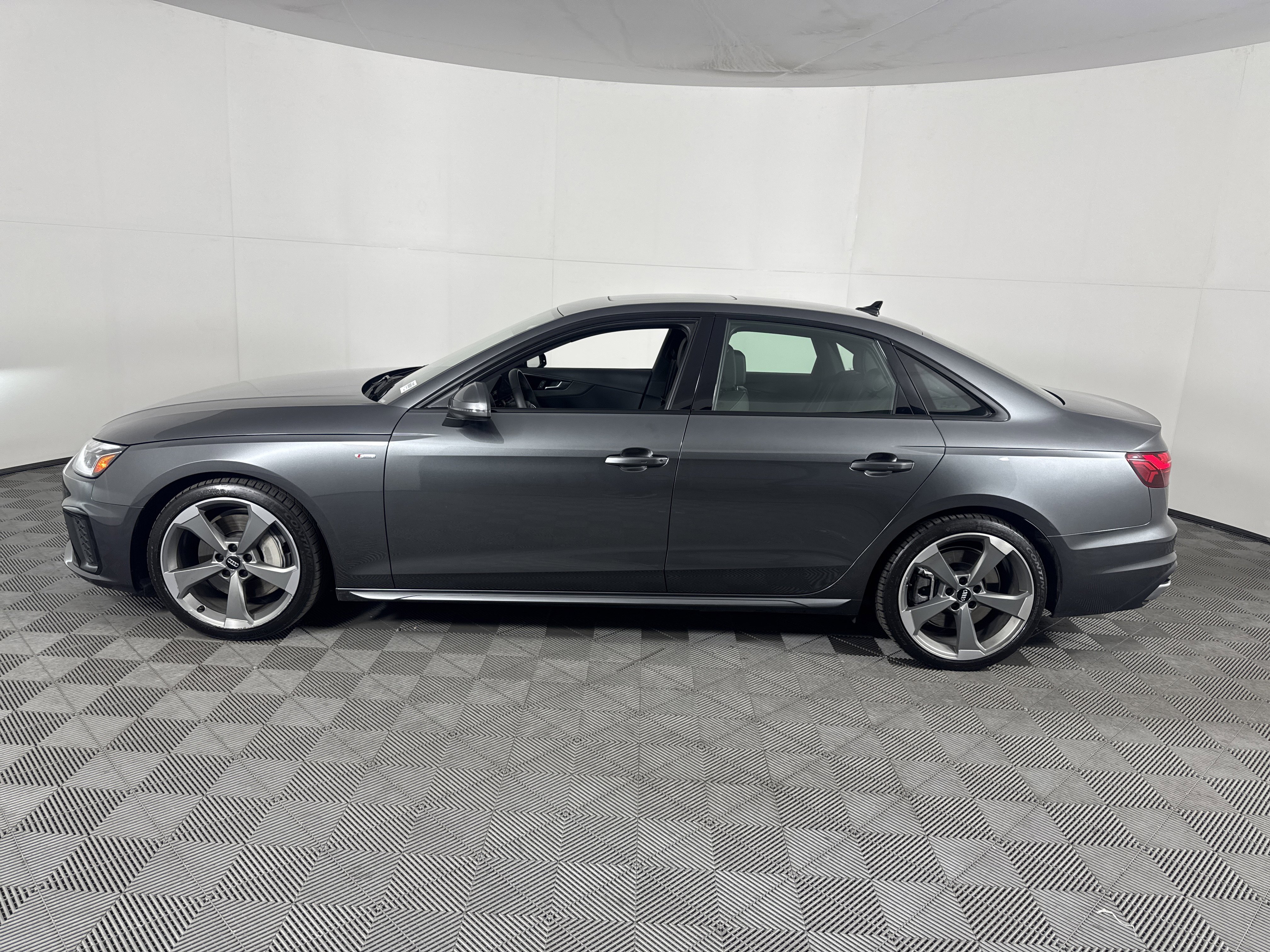 Used 2021 Audi A4 2.0T Premium Plus w/ Premium Plus Package image 9
