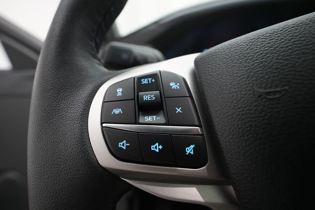 Used 2023 Ford Explorer XLT w/ Equipment Group 202A AWD/4WD image 18
