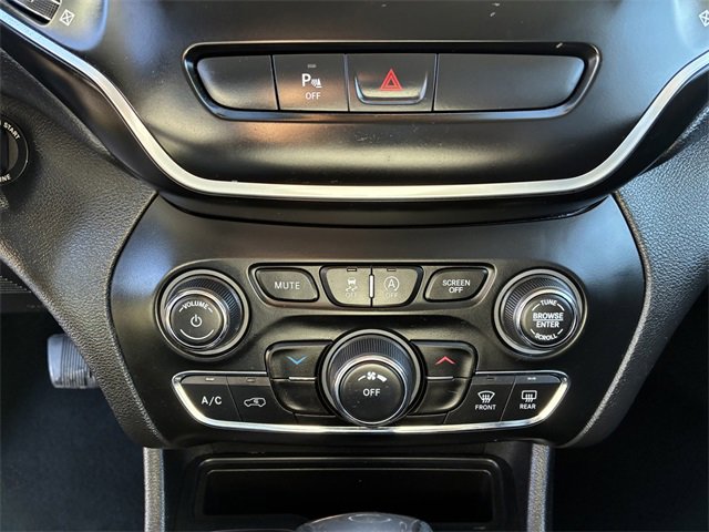 Used 2019 Jeep Cherokee Latitude w/ Popular Appearance Group image 25