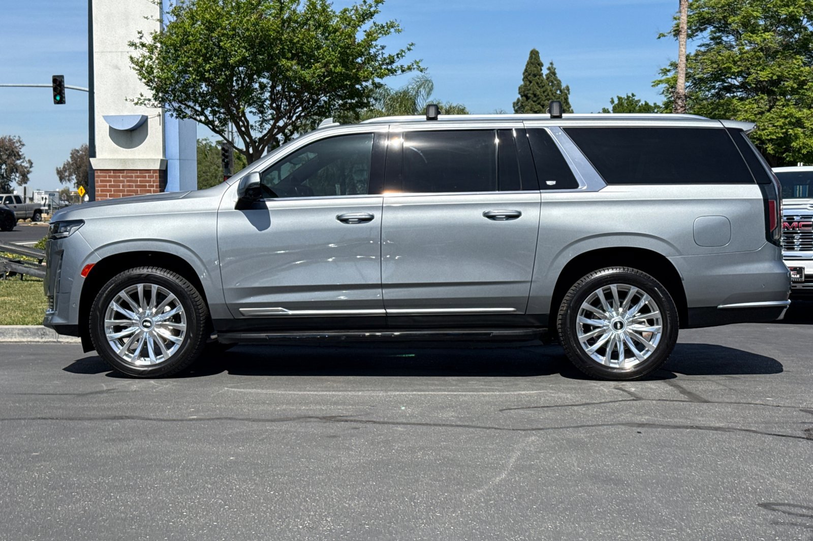 Used 2023 Cadillac Escalade ESV Premium Luxury w/ Performance Package image 8