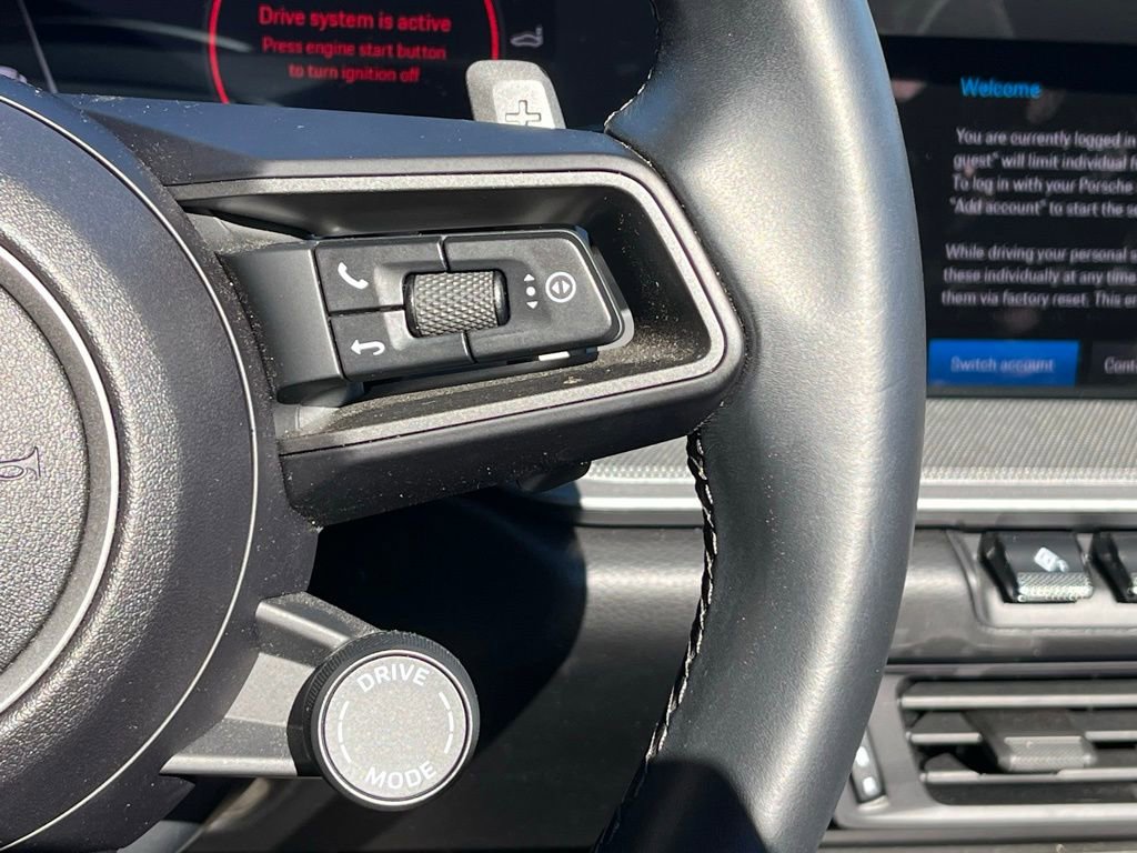 Used 2025 Porsche 911 Carrera w/ Premium Package image 30