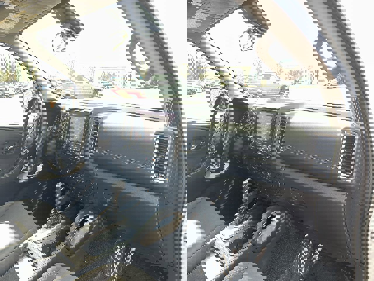 Used 2024 Nissan Frontier SV w/ SV Convenience Package image 44