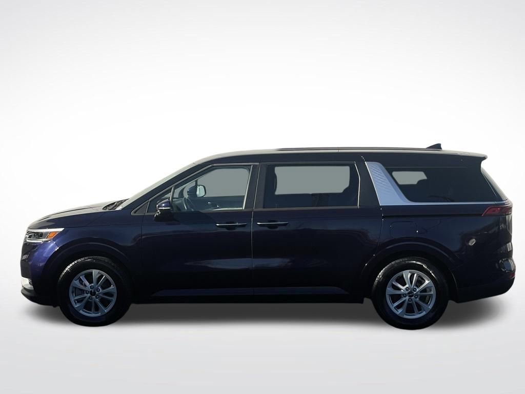 Used 2023 Kia Carnival LX image 2