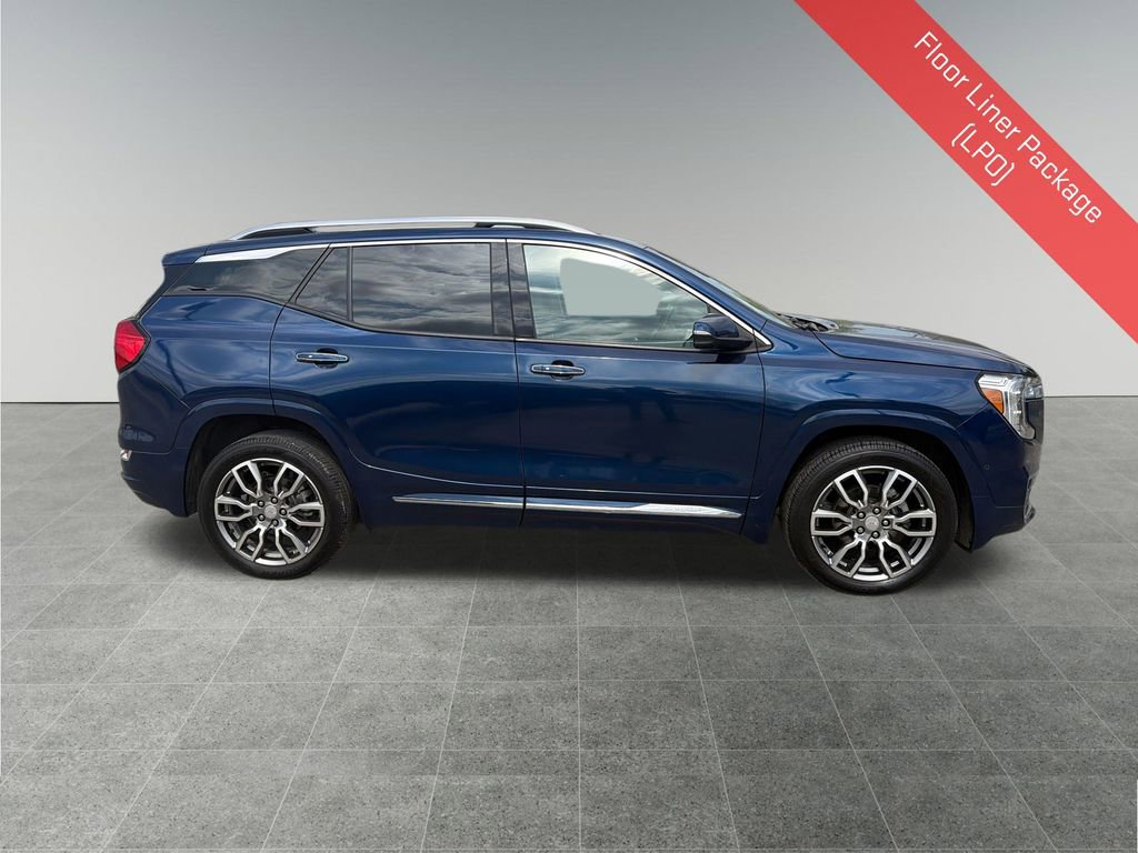 Used 2022 GMC Terrain Denali w/ Denali Premium Package AWD/4WD image 7