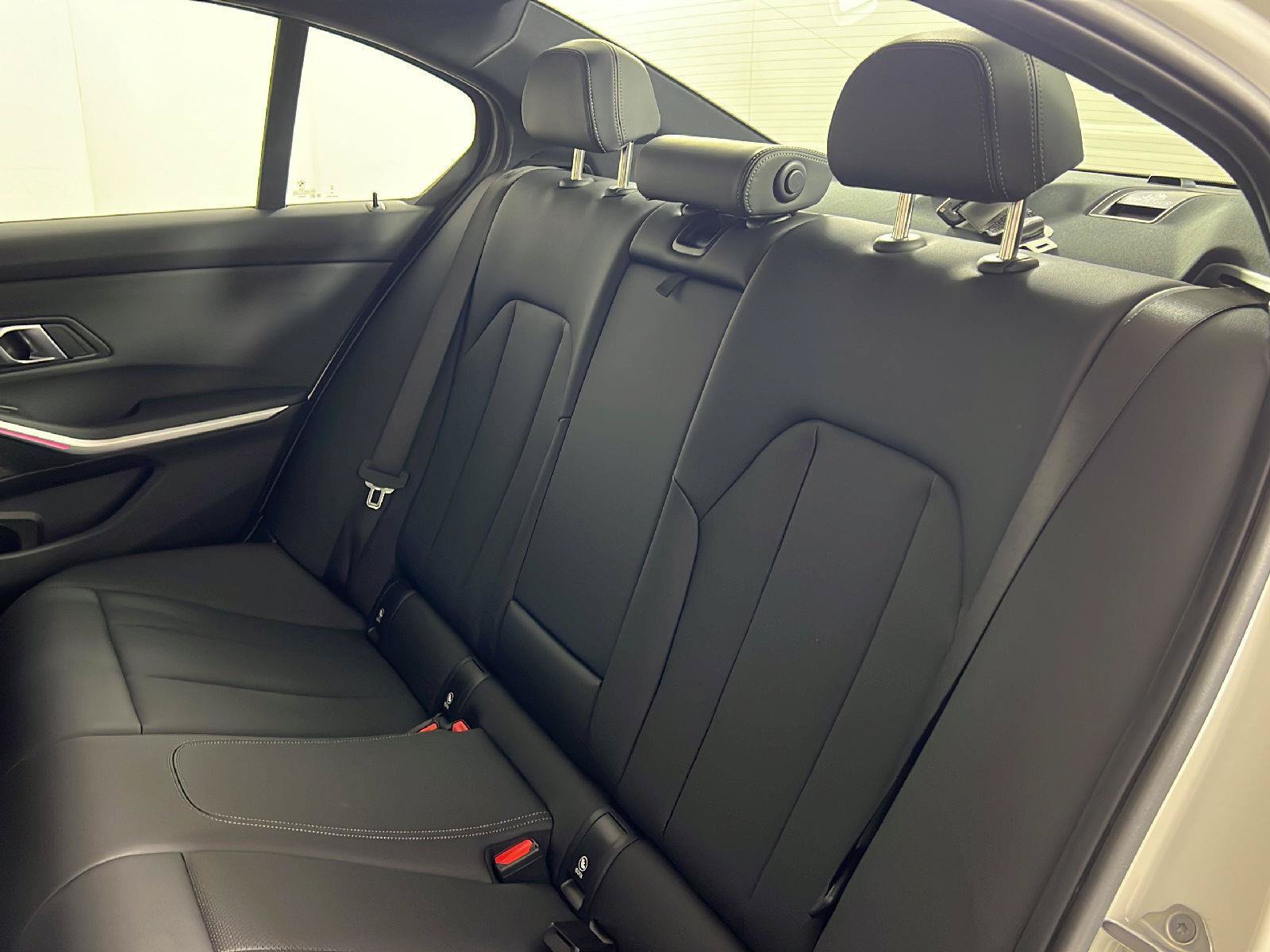 New 2026 BMW 330i xDrive Sedan AWD/4WD image 33